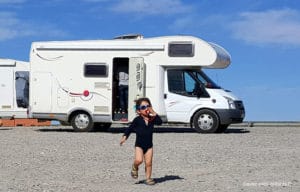 Road-trip-en-famille-camping-car-bebe