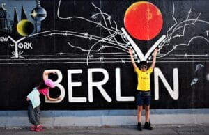 Berlin-en-famille-mur-de-berlin-avec-enfants