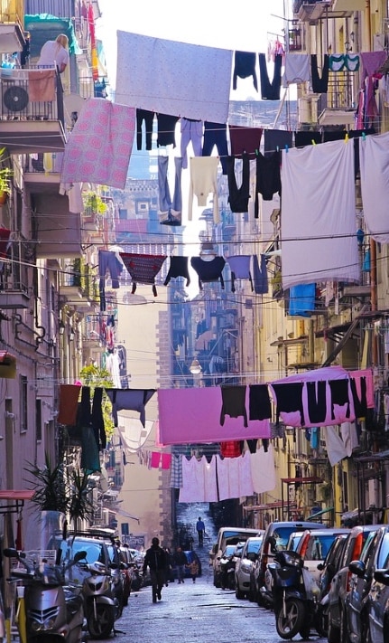 naples-en-famille-rue Visiter Naples avec des enfants